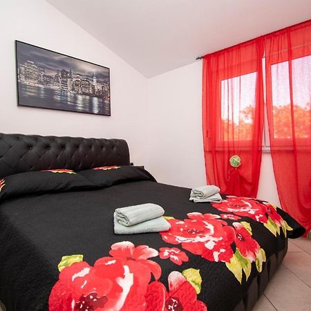 Apartments With Pool In Pula,Croatia Екстериор снимка