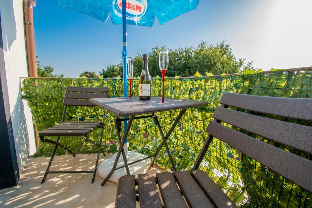 Apartments With Pool In Pula,Croatia Екстериор снимка