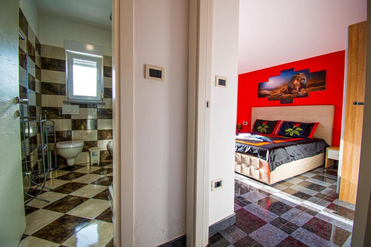 Apartments With Pool In Pula,Croatia Екстериор снимка