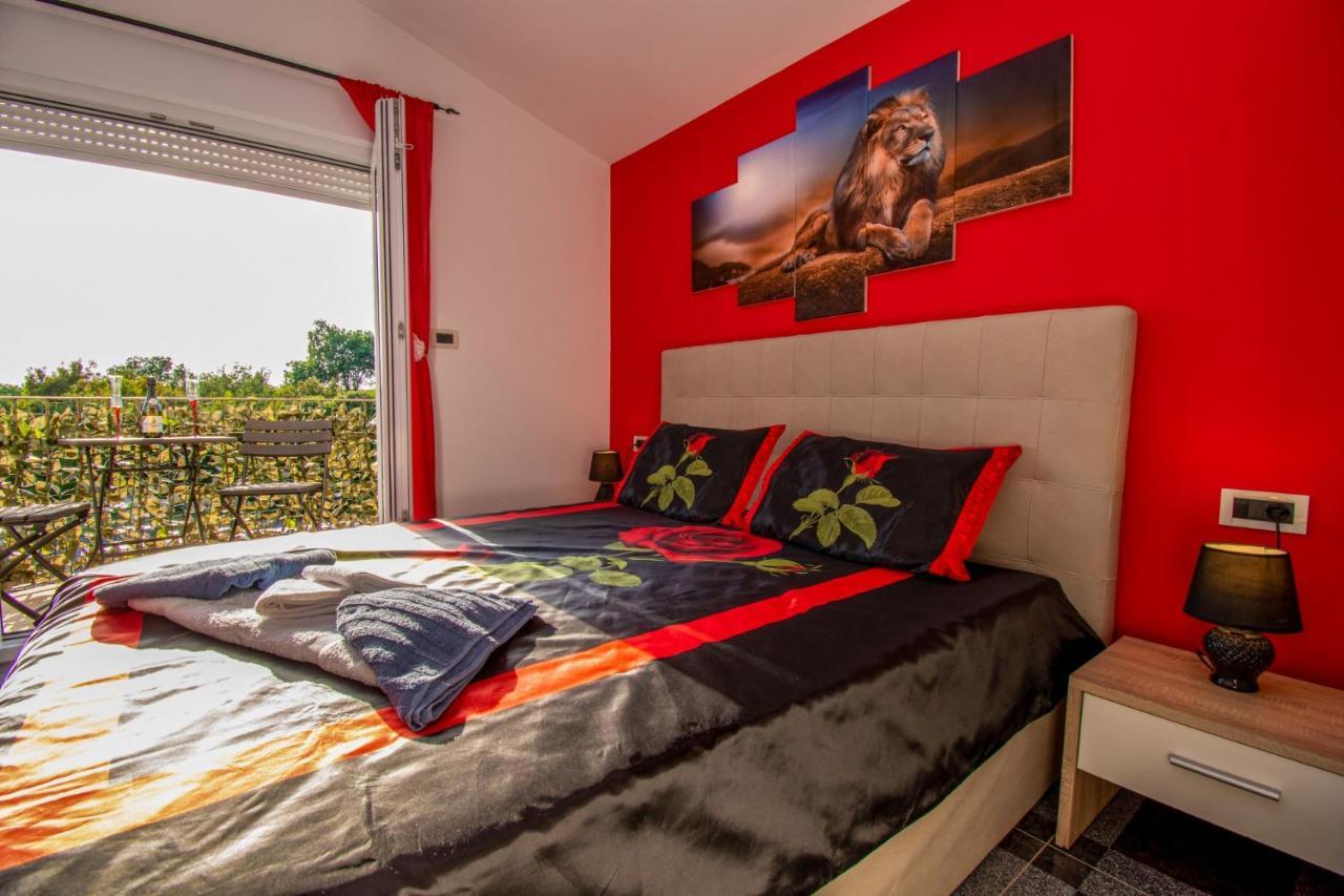 Apartments With Pool In Pula,Croatia Екстериор снимка
