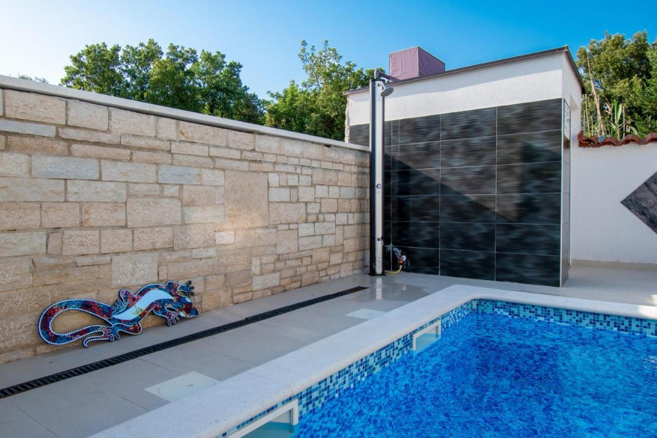 Apartments With Pool In Pula,Croatia Екстериор снимка