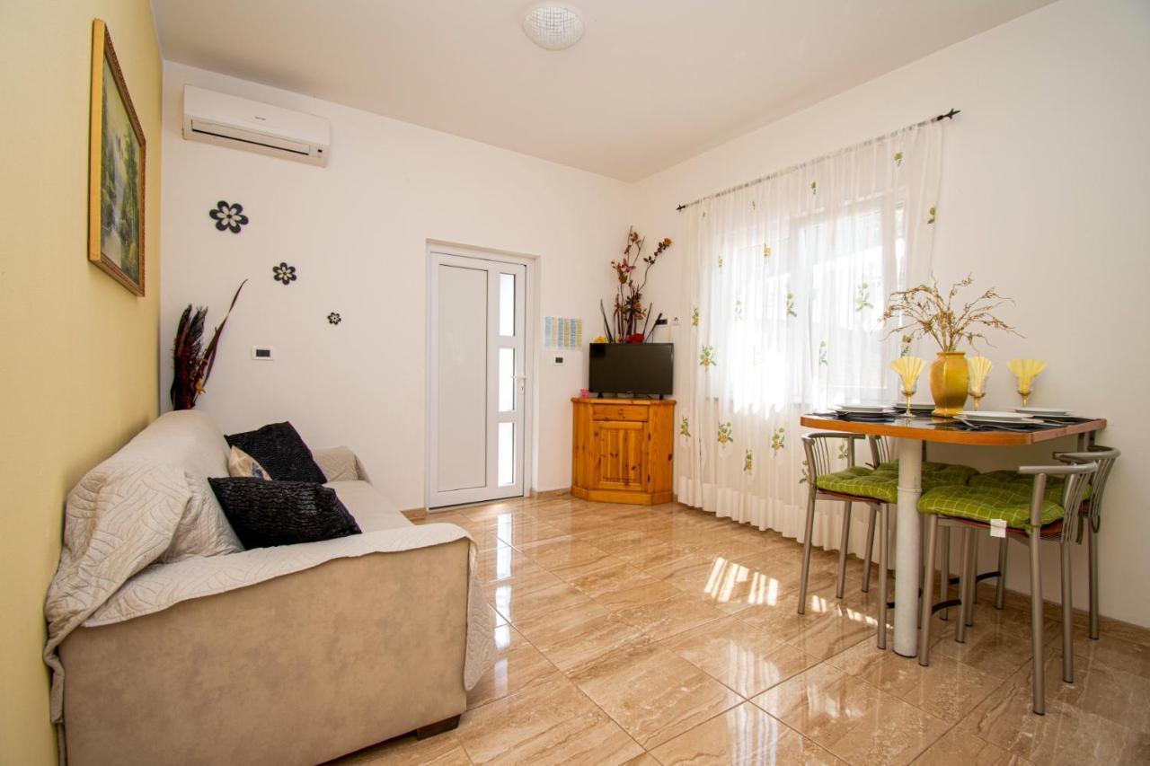 Apartments With Pool In Pula,Croatia Екстериор снимка