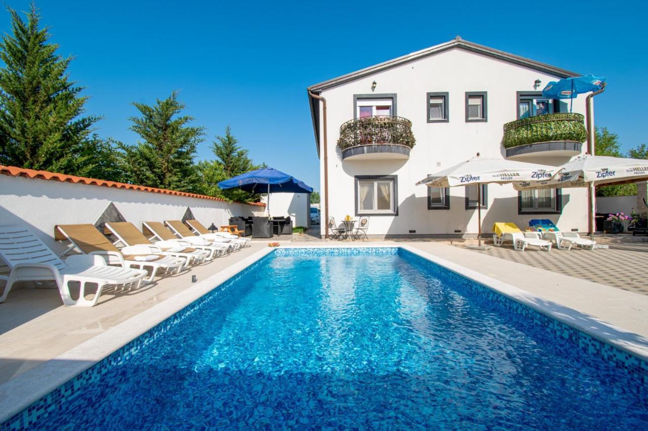 Apartments With Pool In Pula,Croatia Екстериор снимка