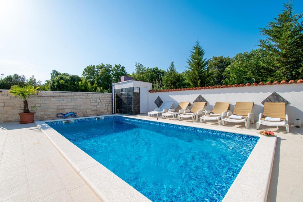 Apartments With Pool In Pula,Croatia Екстериор снимка