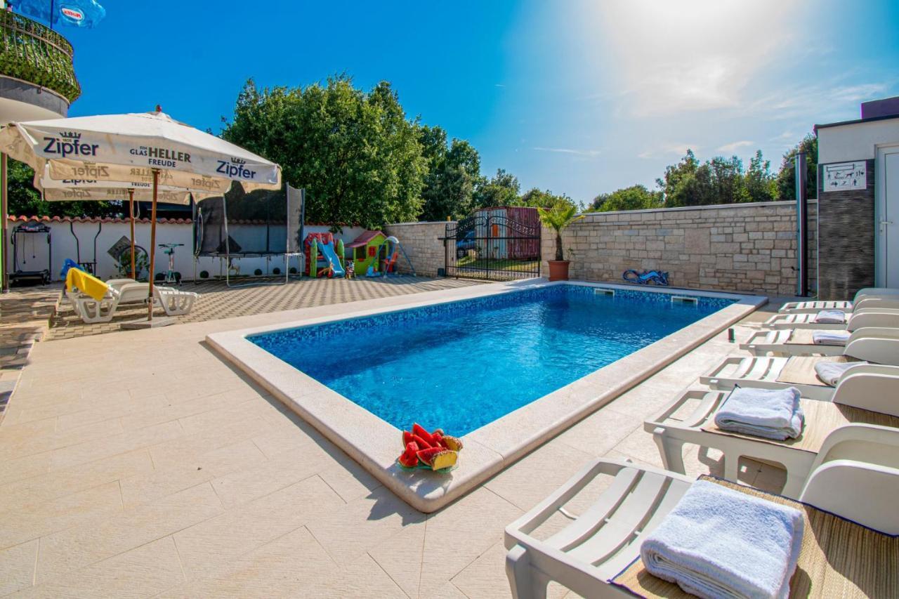 Apartments With Pool In Pula,Croatia Екстериор снимка