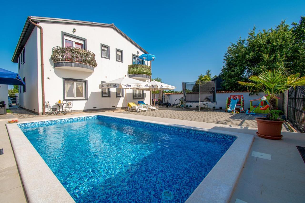 Apartments With Pool In Pula,Croatia Екстериор снимка
