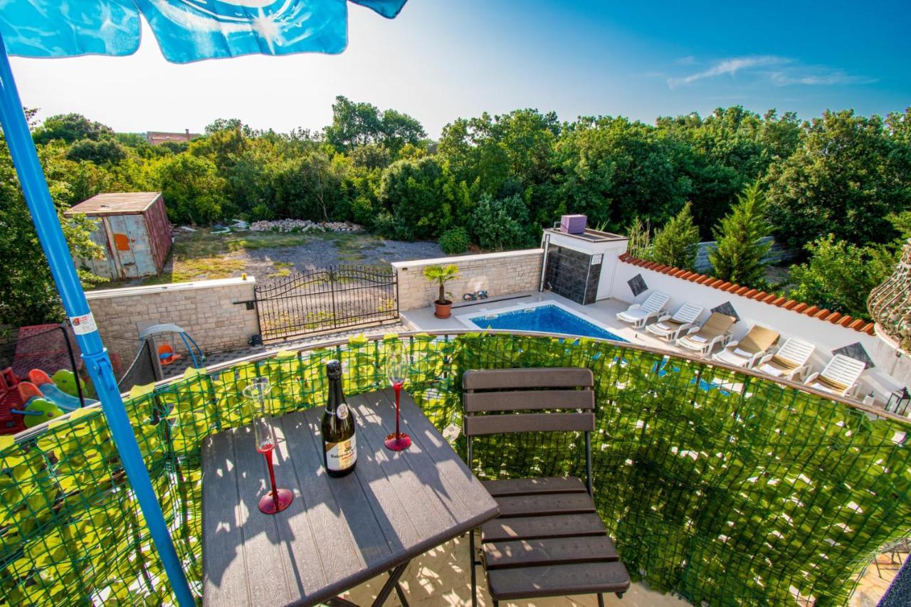 Apartments With Pool In Pula,Croatia Екстериор снимка