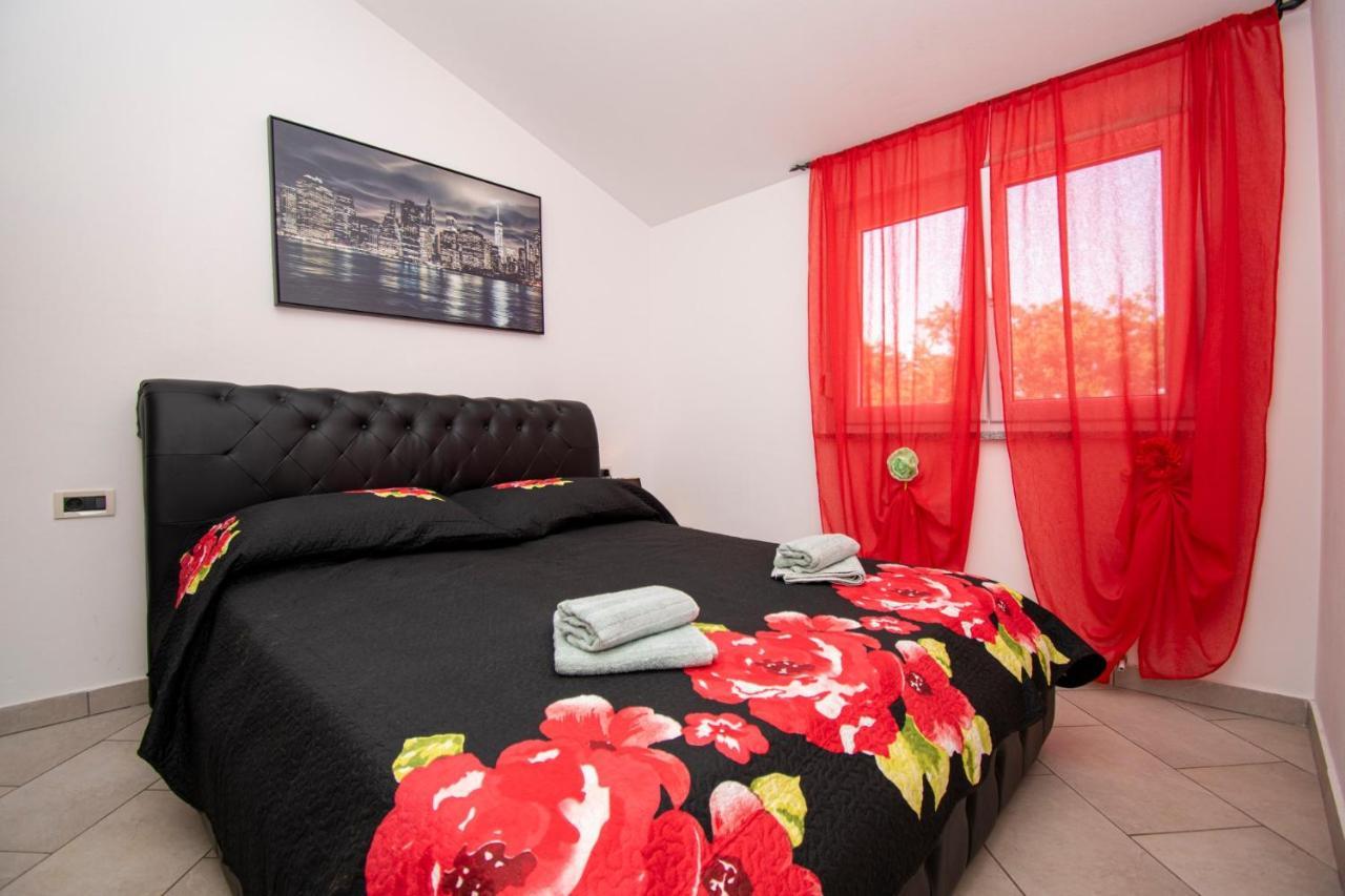 Apartments With Pool In Pula,Croatia Екстериор снимка