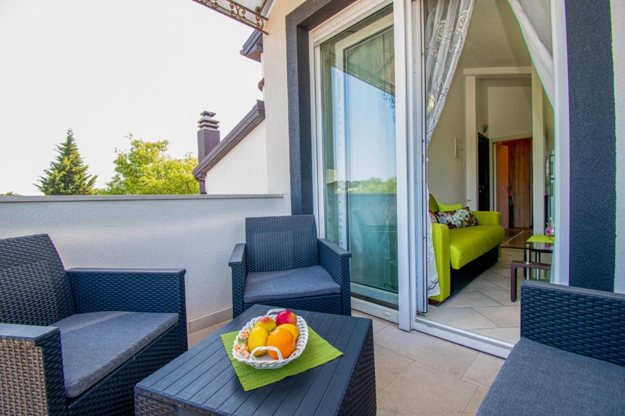 Apartments With Pool In Pula,Croatia Екстериор снимка