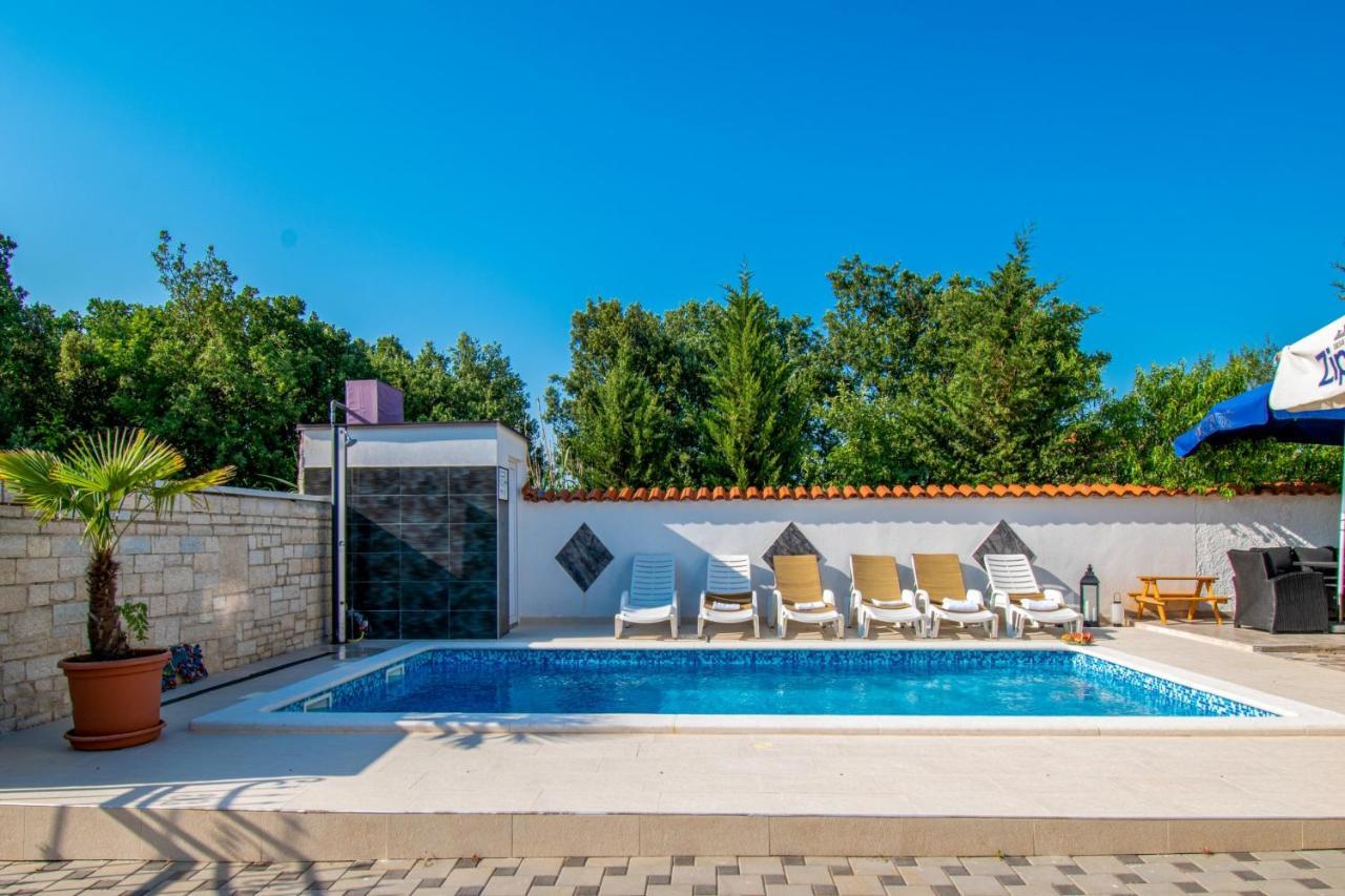 Apartments With Pool In Pula,Croatia Екстериор снимка