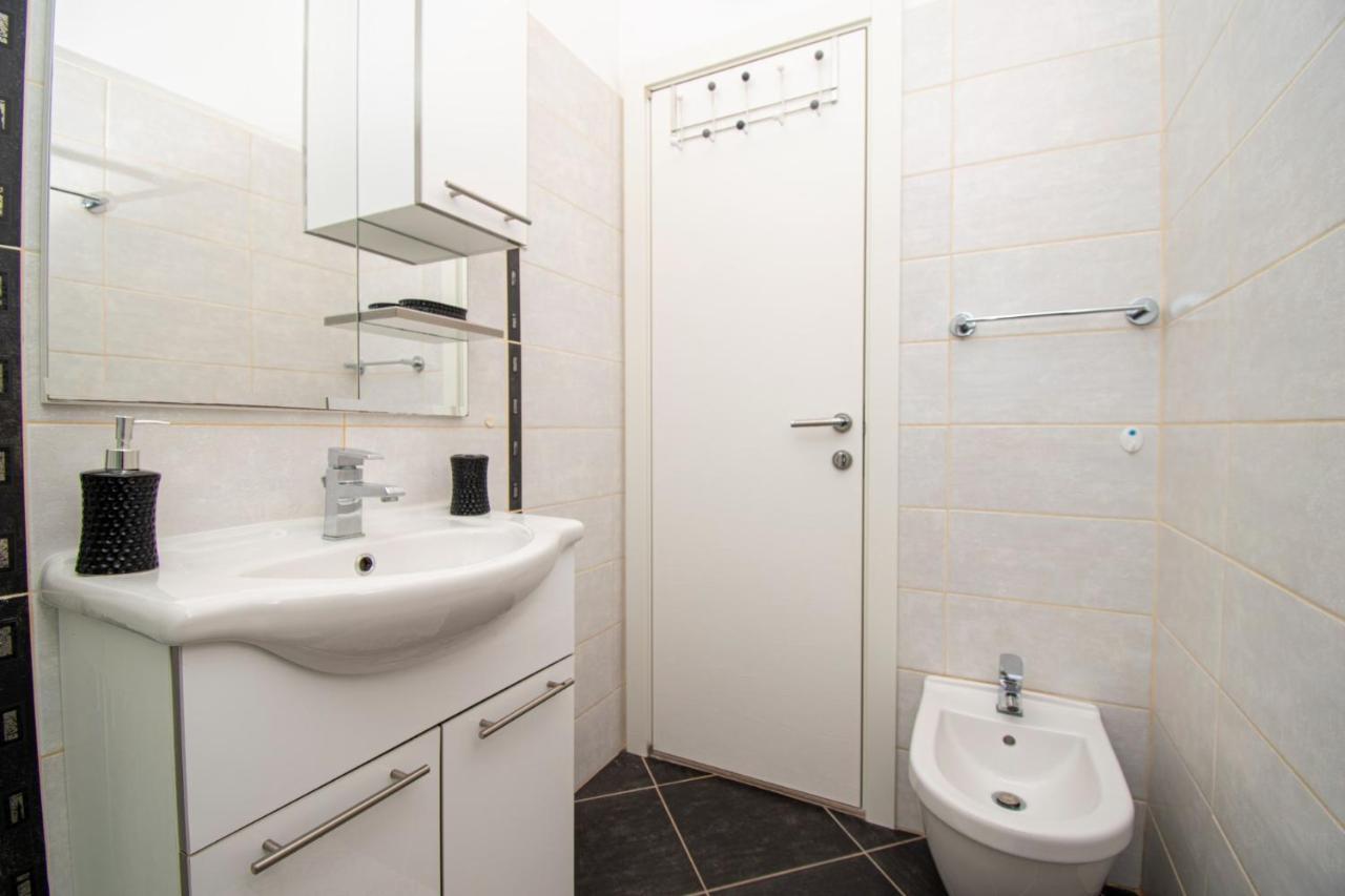 Apartments With Pool In Pula,Croatia Екстериор снимка